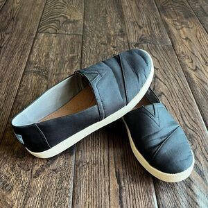 Womens TOMS shoe